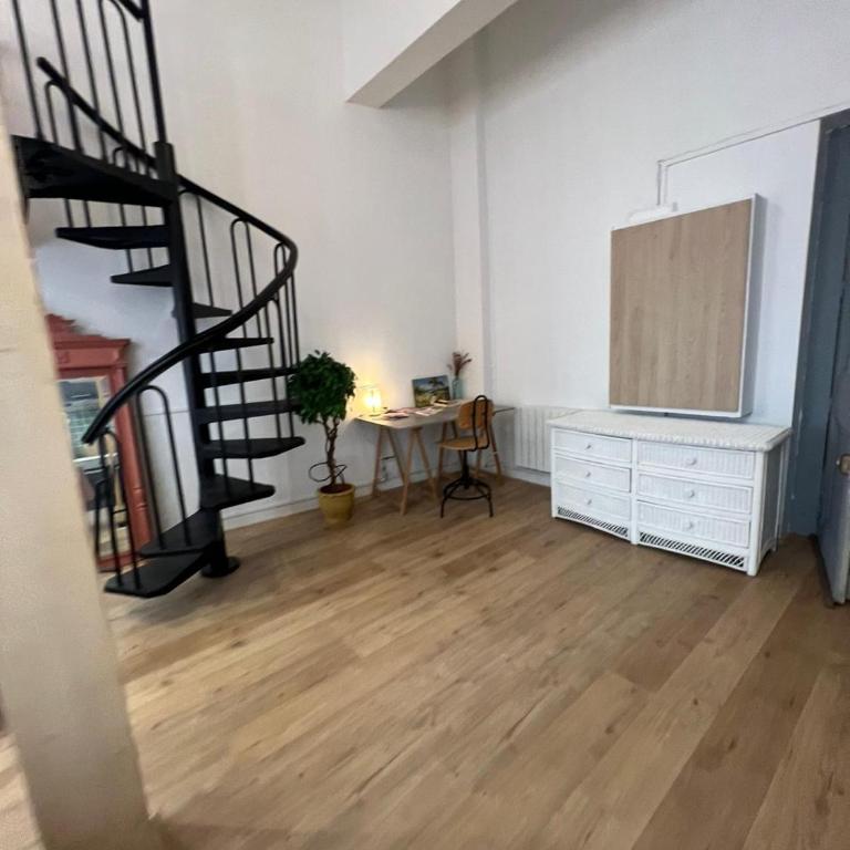Appartement studio loft cosy centre st Etienne - Apartamento de 1 dormitorio - 9
