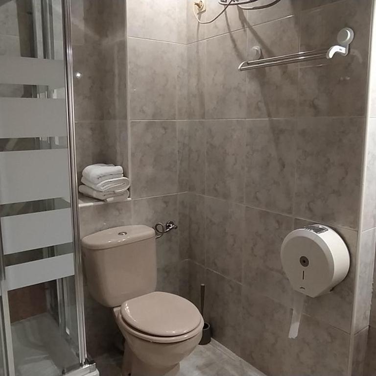 Hostal Happystay - Quadruple Room with Private Bathroom - 4