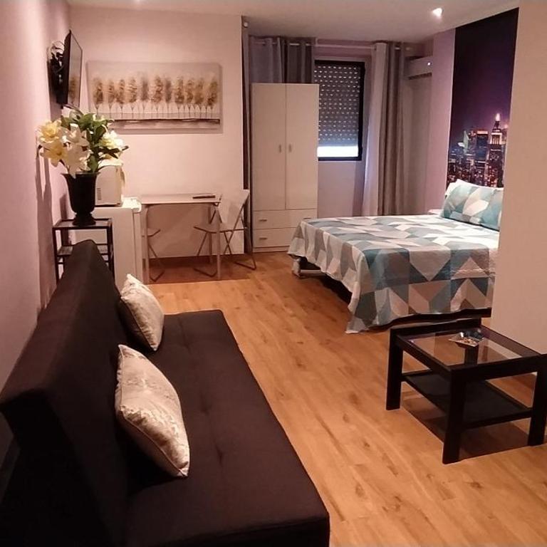 Hostal Happystay - Quadruple Room with Private Bathroom - 1