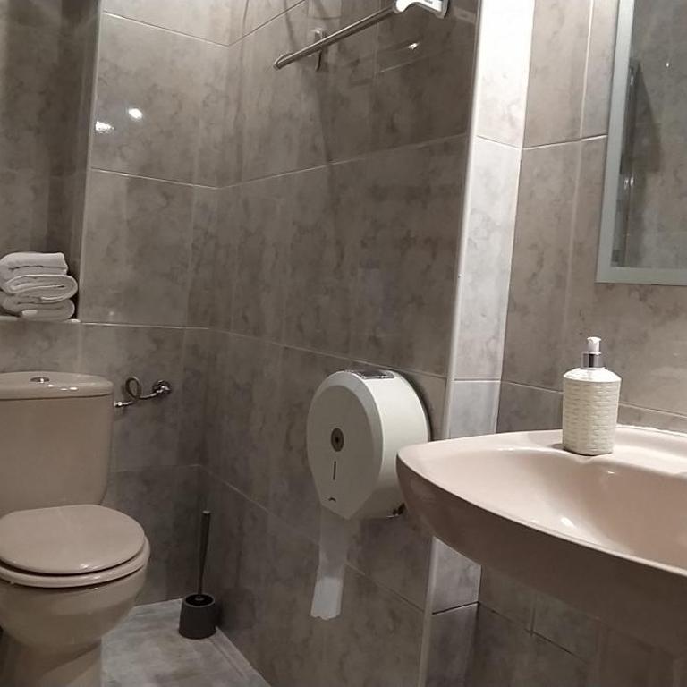 Hostal Happystay - Quadruple Room with Private Bathroom - 5