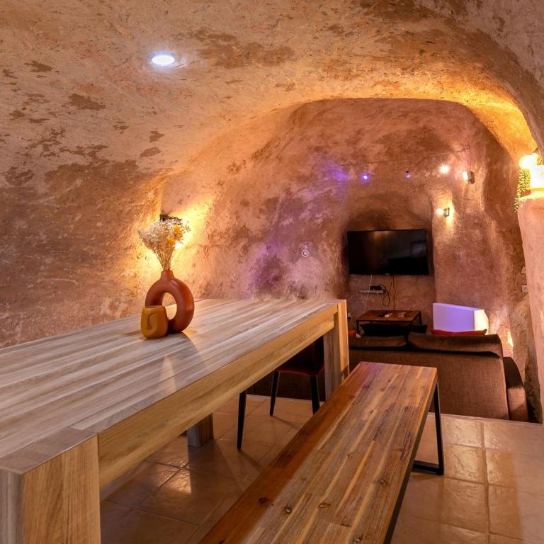 « La Grrr'Authentique » - Maison Troglodyte Unique - Maison 4 Chambres - 29
