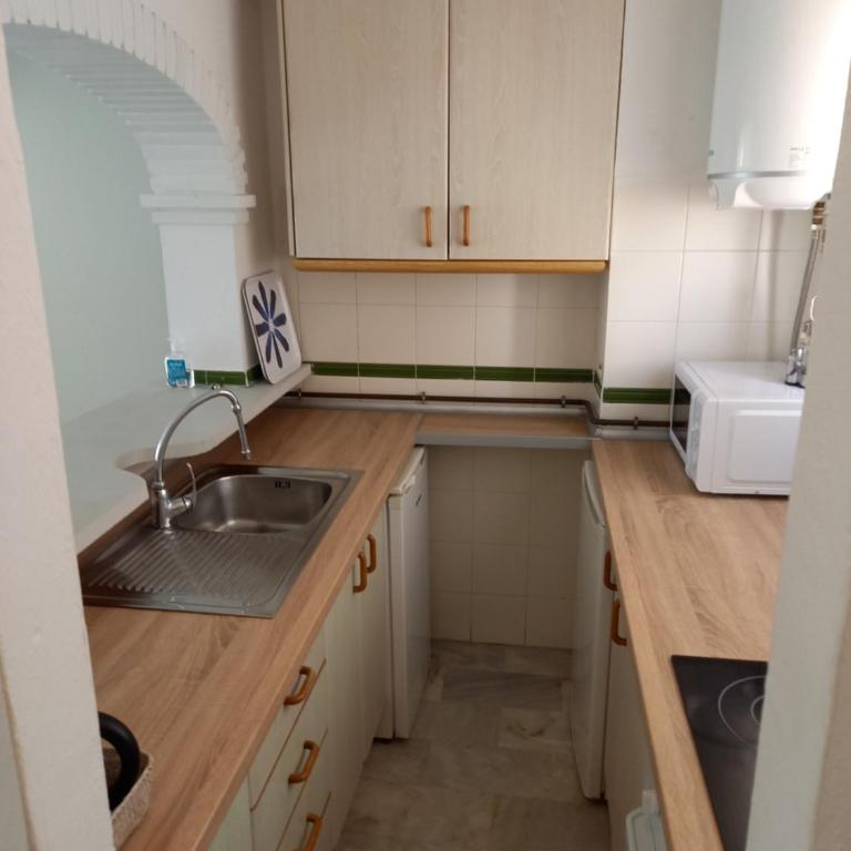 Apt Erisa en Torremolinos dos min de la playa, Puerto Marina - Casa de 2 dormitorios - 9