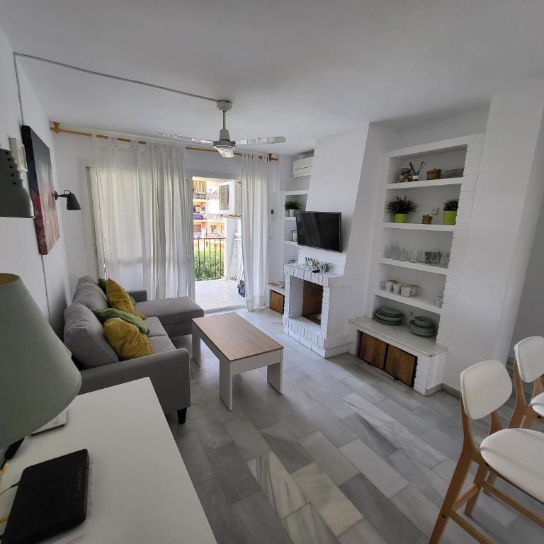 Apt Erisa en Torremolinos dos min de la playa, Puerto Marina - Casa de 2 dormitorios - 1