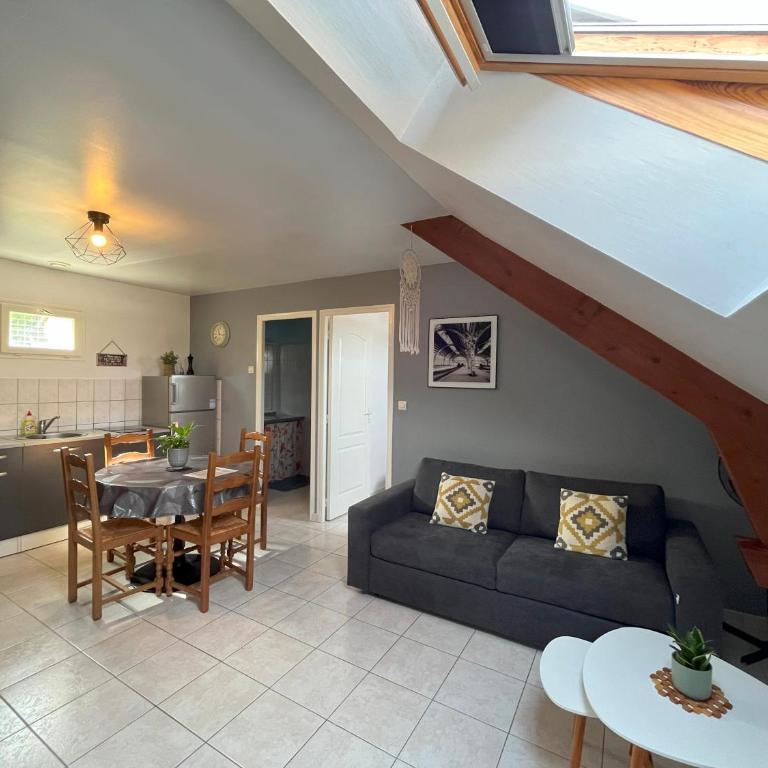 L'Arbre de Vy - T2 42m2 indépendant, 5 pers, garage, proche Gare - One-Bedroom Apartment - 1
