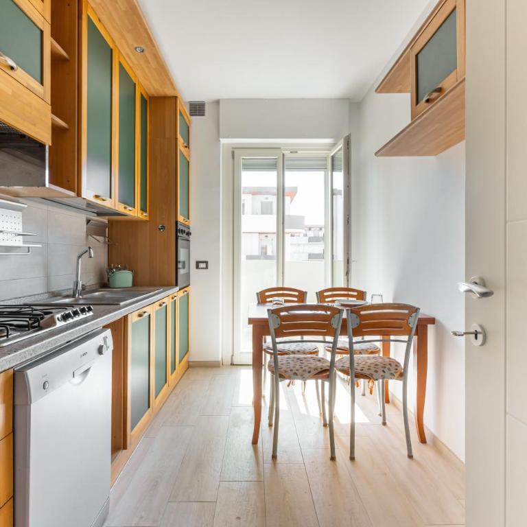 GuestHost - Quartu Sant'Elena Roomy Flat with Private Parking! - Appartamento con 2 Camere da Letto - 1