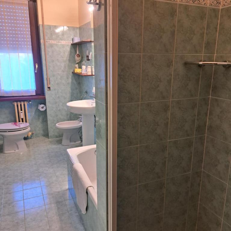 Bed & Breakfast A San Siro 75 - Camera Matrimoniale con Bagno Privato Interno - 10