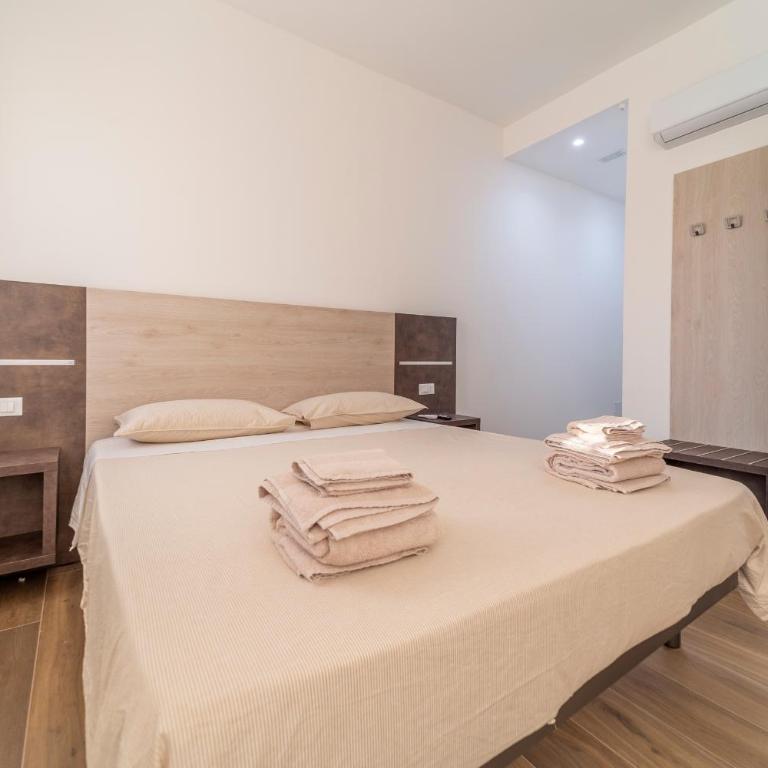 Mentana Rooms - Camera Matrimoniale con Bagno Privato - 2