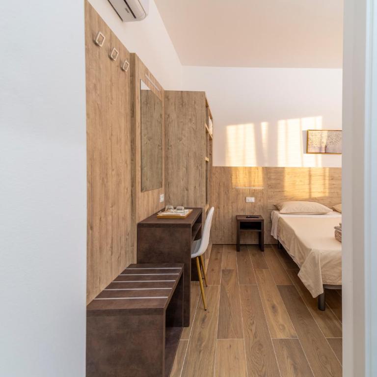 Mentana Rooms - Camera Matrimoniale/Doppia con Letti Singoli con Bagno Privato - 1