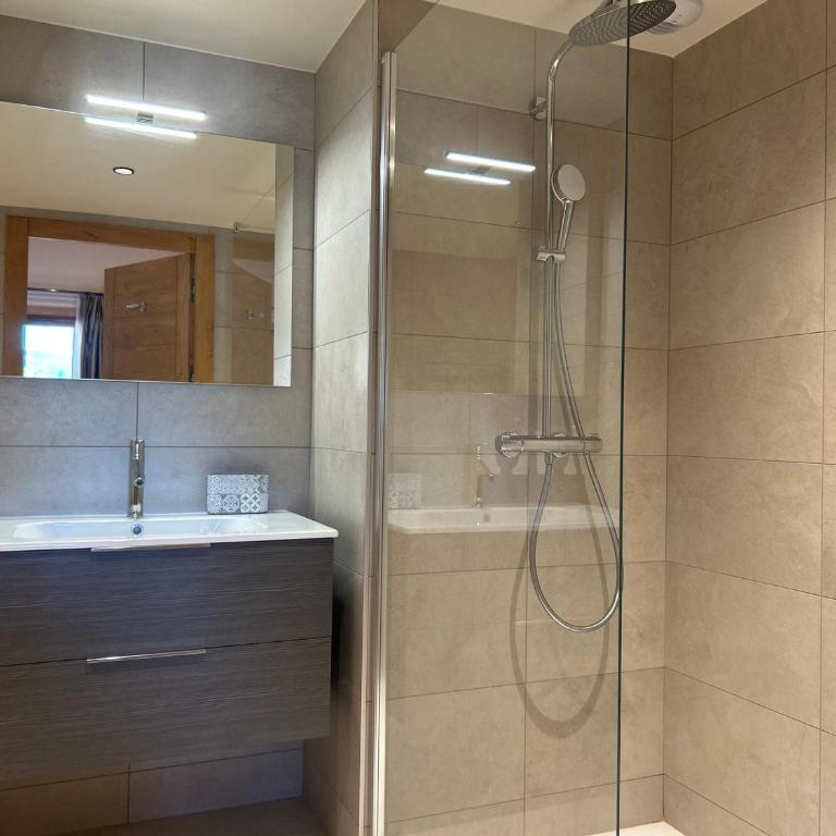 Appartement de Charme au Centre des Gets, 2 Chambres, Terrasse, Parking, Services Inclus - FR-1-623-348 - Appartement - 11