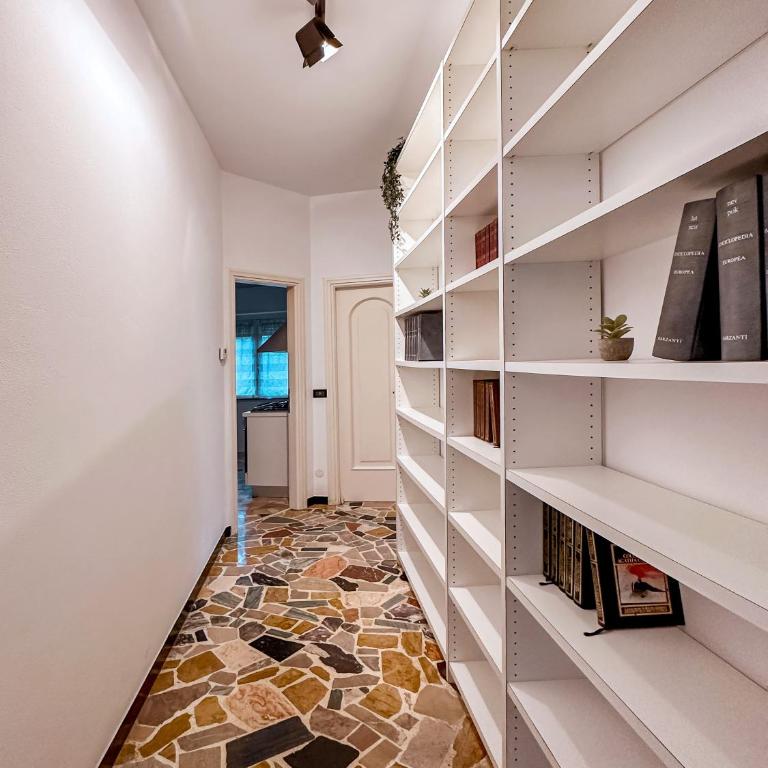 [ Private Parking ] A due passi dalla stazione - Appartamento con 2 Camere da Letto - 17