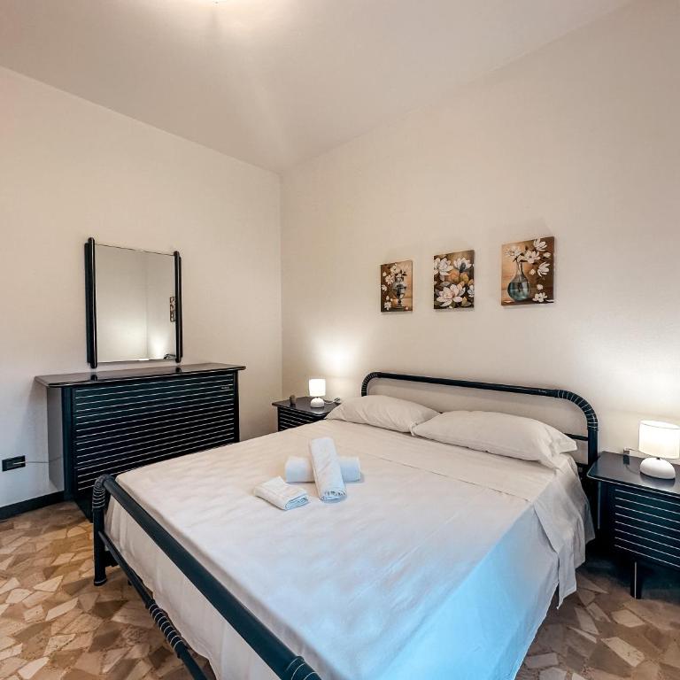 [ Private Parking ] A due passi dalla stazione - Appartamento con 2 Camere da Letto - 2