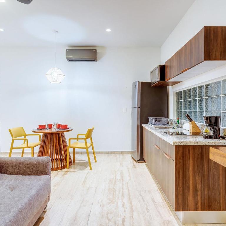 Chic Condotel with Roof Pool 10-Min Walk to Beach - Appartement - 2