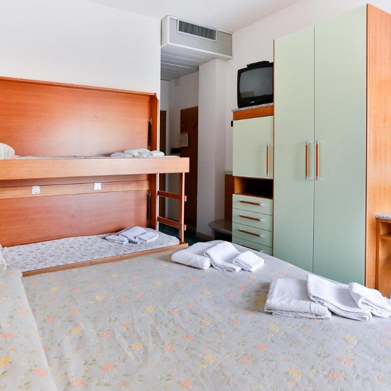 Hotel Rondinella - Camera Quadrupla con Balcone - 1