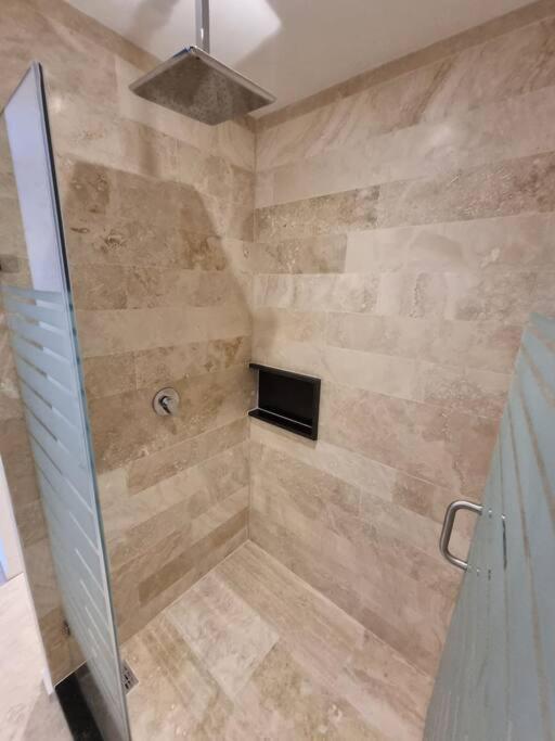 Hermoso apartamento por Andares con A/C - Two-Bedroom Apartment - 5