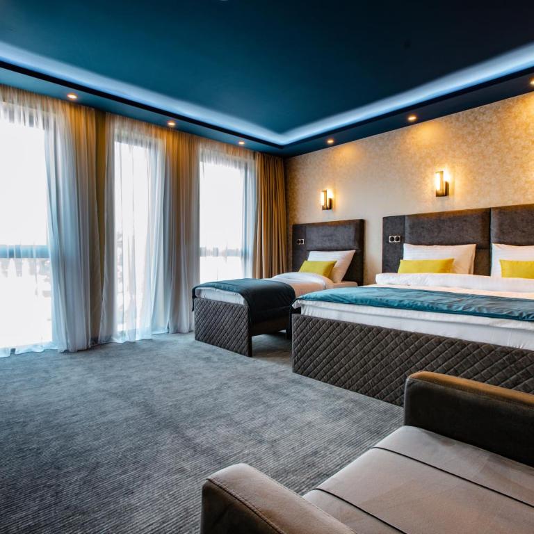 HOTEL LOBBY - Deluxe Triple Room - 1