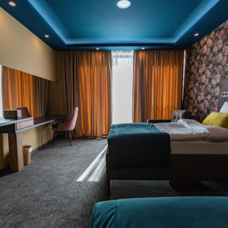 HOTEL LOBBY - Deluxe Triple Room - 12