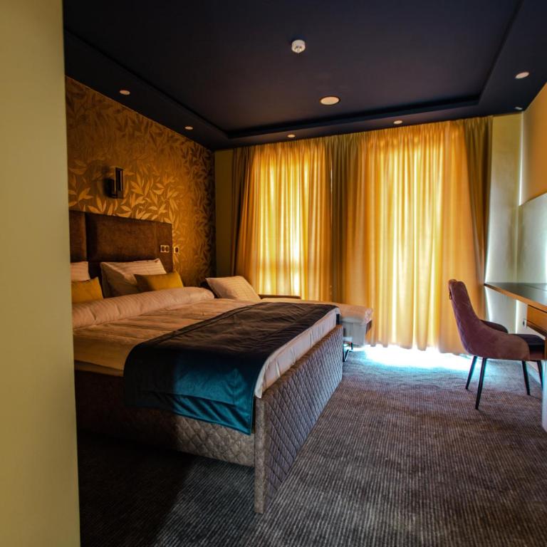 HOTEL LOBBY - Deluxe Double Room (2 Adults + 1 Child) - 10