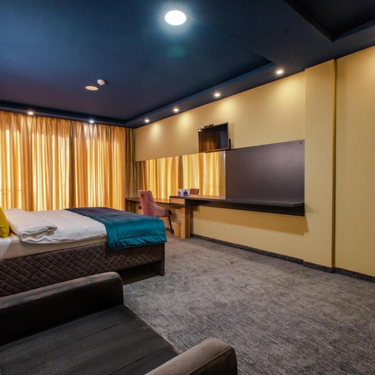 HOTEL LOBBY - Deluxe Double Room (2 Adults + 1 Child) - 11