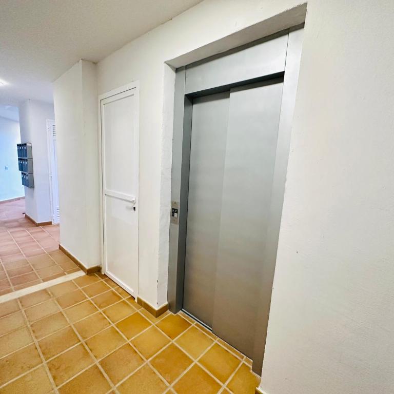 Scenic Sea, Mountain & City View Holiday Apartment - Sea, Mountains and City Right in Front - Apartamento de 2 dormitorios - 23