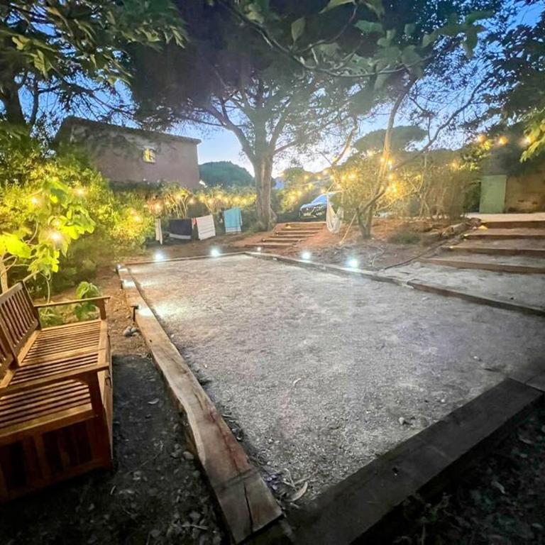 Grand Mas provençal, mer à 200m, parking privé fermé, piscine chauffée - Villa - 32