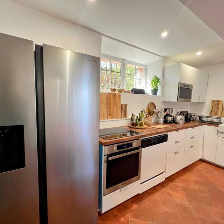 Grand Mas provençal, mer à 200m, parking privé fermé, piscine chauffée - Villa - 37