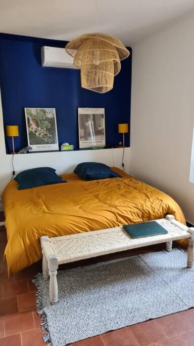 Grand Mas provençal, mer à 200m, parking privé fermé, piscine chauffée - Villa - 48