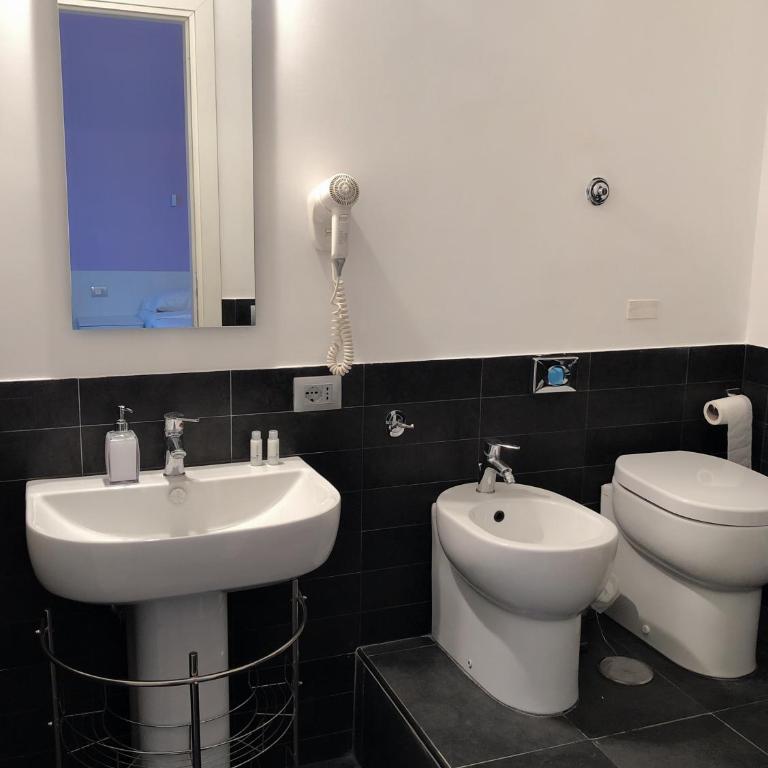 The Manzoni - Camera Tripla con Bagno Privato - 4