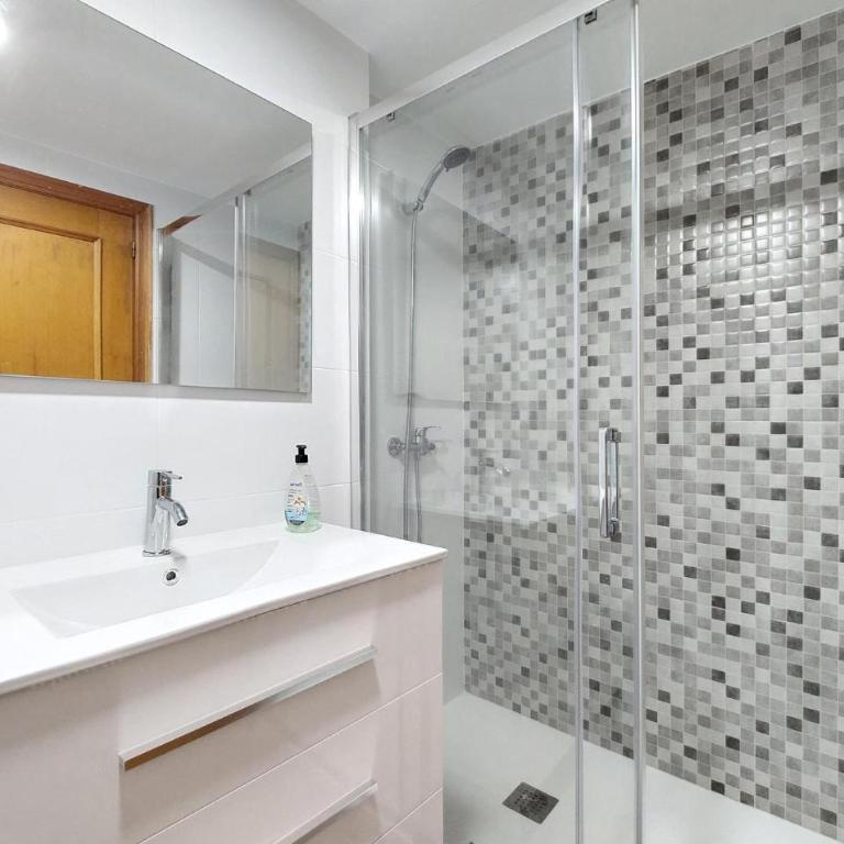 Gorgeous Apartment In Grau I Platja With Wifi - Apartamento de 3 dormitorios - 17