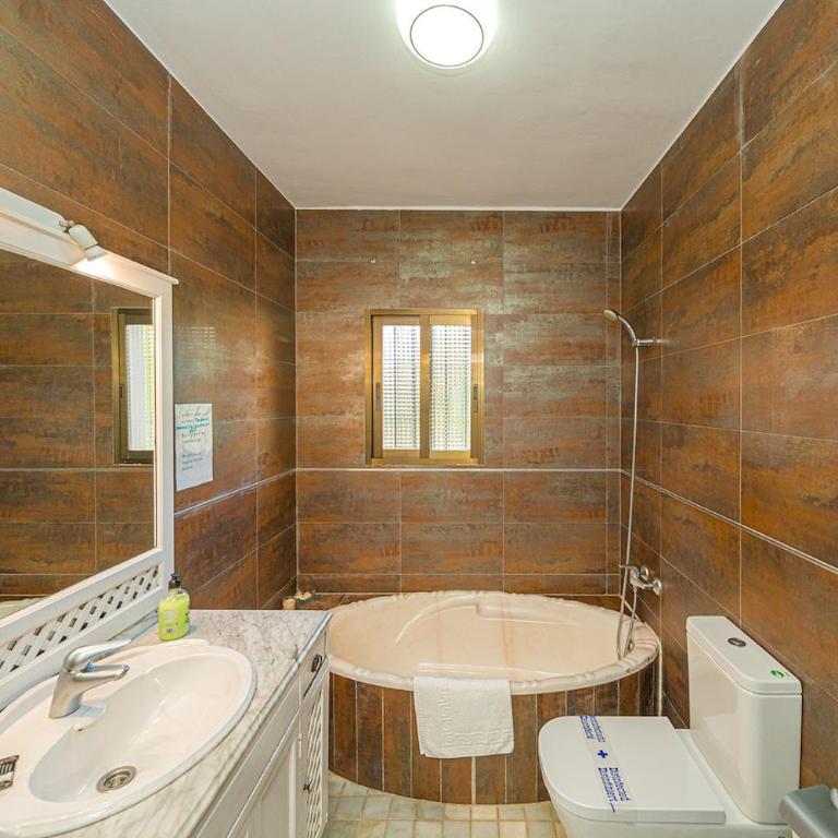 Villa Santana FAMILY VILLA Spaniahome - Four-Bedroom House - 21