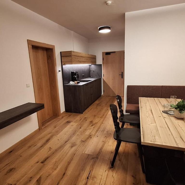 Alpenspitz Appartements - Garni - B&B - Apartment with Mountain View - 1