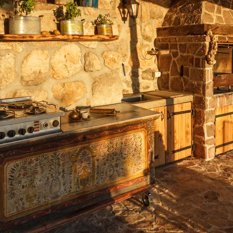 Old stone house with swimming pool Etno House Perazic - Two-Bedroom House - 26