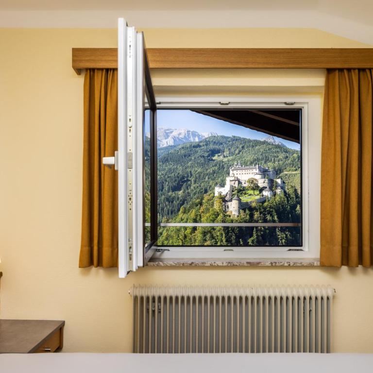 Der Burgblick-Adults Only 24 H Self Check In - Budget Double Room 2nd Floor with Castle View - without balcony - 5