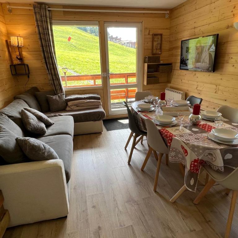 Le Solaret 1 4-6 person ski in ski out - Apartment - 1