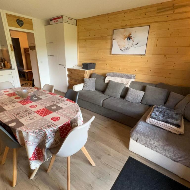 Le Solaret 1 4-6 person ski in ski out - Apartment - 2