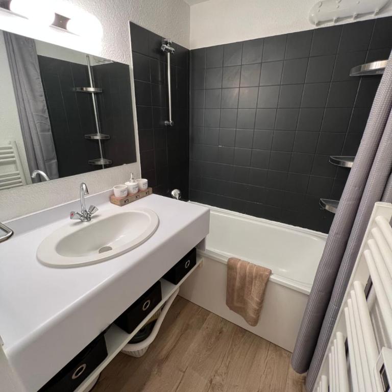 Le Solaret 1 4-6 person ski in ski out - Apartment - 3