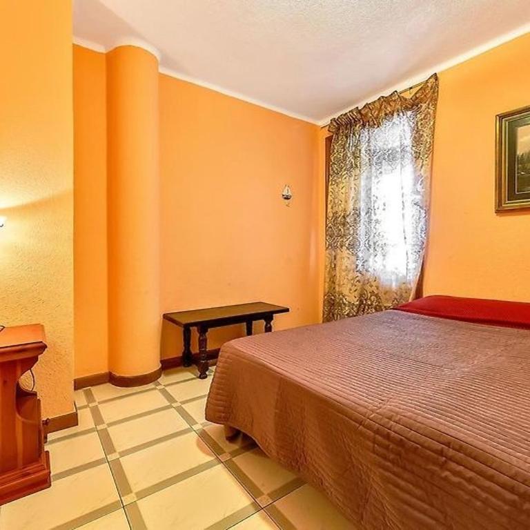 Las Americas Family Inn - Habitación Doble Económica con baño compartido - 2 camas - 2