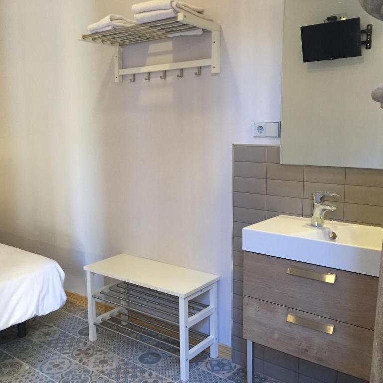 BCN Home Guest House - Double Room with Shared Bathroom - 7