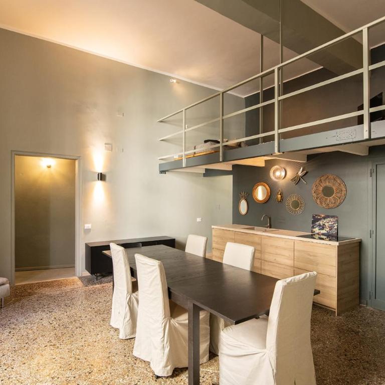 EMBRIACI CHARME DESIGN Centro Storico Porto Antico Acquario - Two-Bedroom Apartment - 12