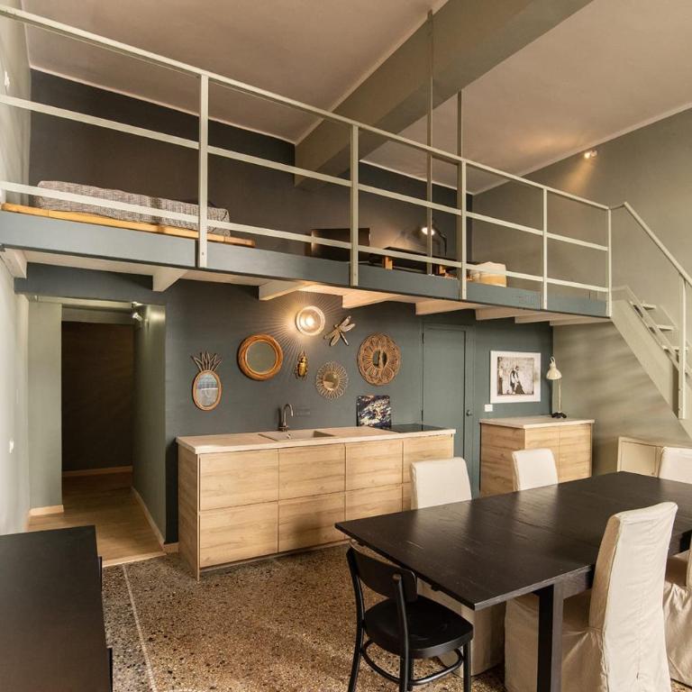 EMBRIACI CHARME DESIGN Centro Storico Porto Antico Acquario - Two-Bedroom Apartment - 16