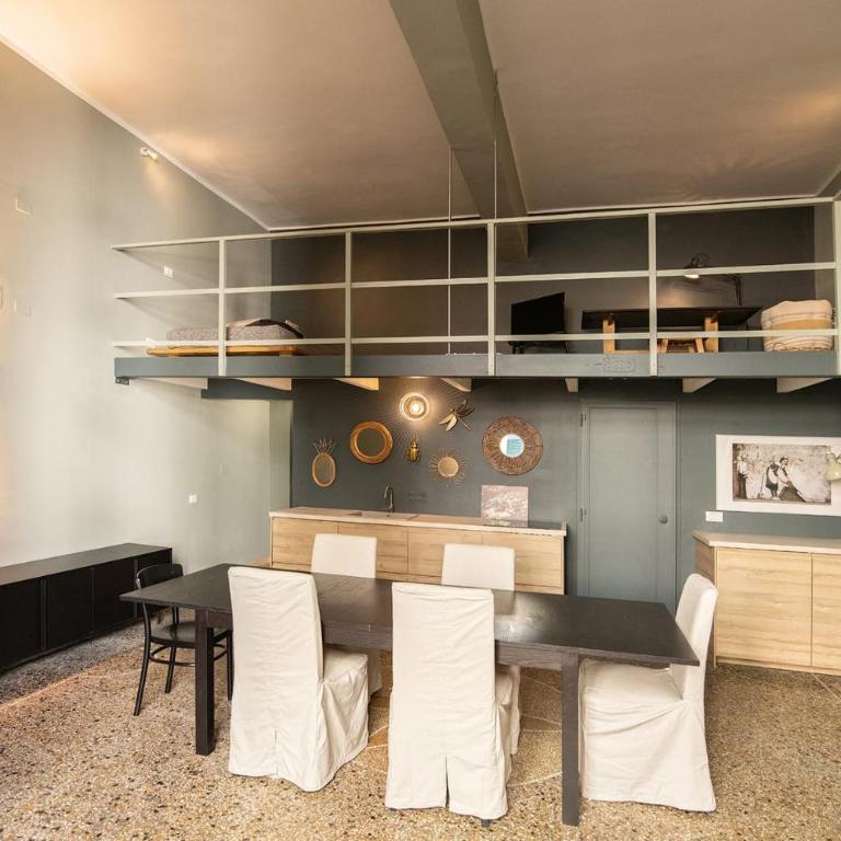 EMBRIACI CHARME DESIGN Centro Storico Porto Antico Acquario - Two-Bedroom Apartment - 13