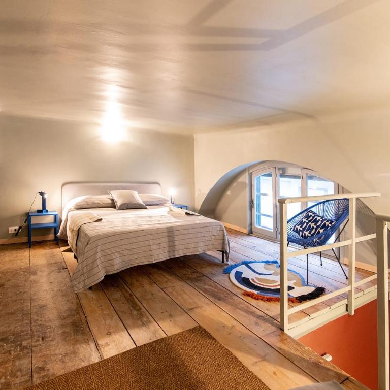 EMBRIACI CHARME DESIGN Centro Storico Porto Antico Acquario - Two-Bedroom Apartment - 26