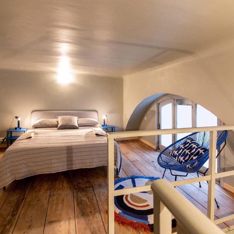 EMBRIACI CHARME DESIGN Centro Storico Porto Antico Acquario - Two-Bedroom Apartment - 27