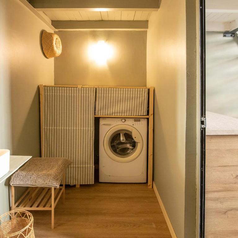 EMBRIACI CHARME DESIGN Centro Storico Porto Antico Acquario - Two-Bedroom Apartment - 39