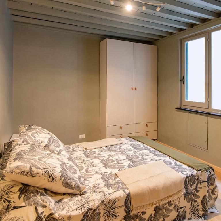 EMBRIACI CHARME DESIGN Centro Storico Porto Antico Acquario - Two-Bedroom Apartment - 5