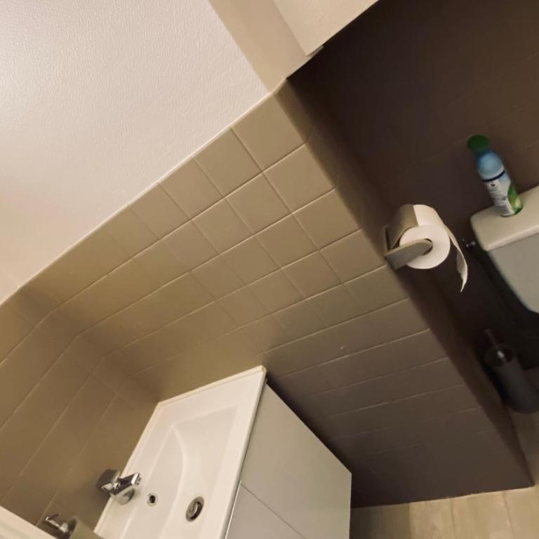 Confortable et Spacieux 3pièces, très bien situé - Appartement 2 Chambres - 2