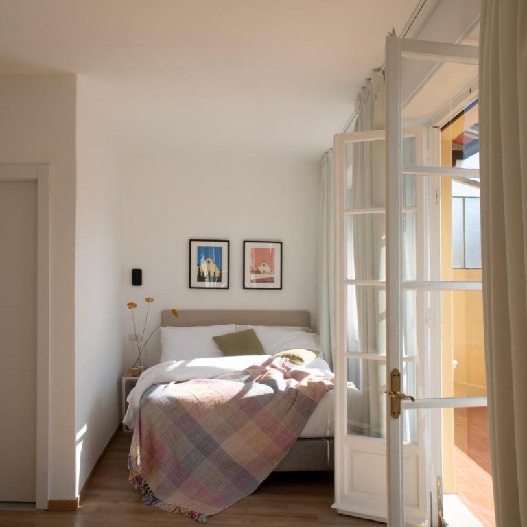 Bob W Florence Ponte Vecchio - Signature Penthouse with Kitchen - Balcony - 12