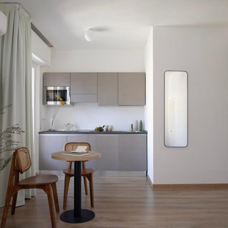 Bob W Florence Ponte Vecchio - Spacious Studio - Balcony with Kitchen - 18