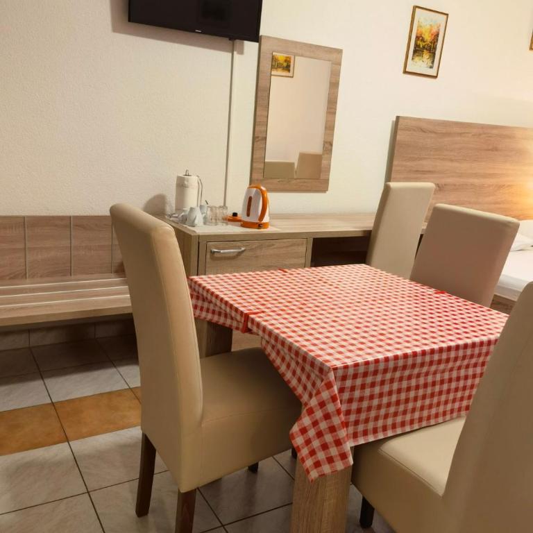 Lovely Bosnian Home - Triple Room with Bathroom - 19