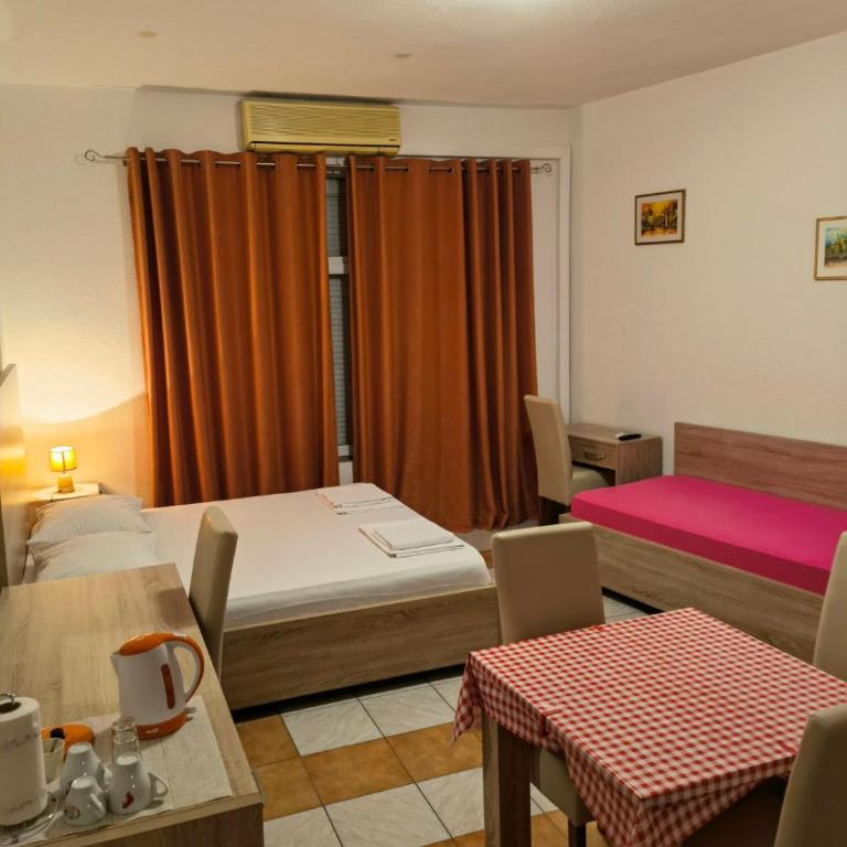 Lovely Bosnian Home - Triple Room with Bathroom - 26