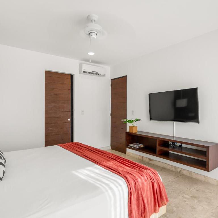 Downtown Condos Luxury - Two-Bedroom Apartment - 7